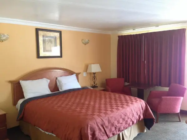 Downtown Motel 7 5